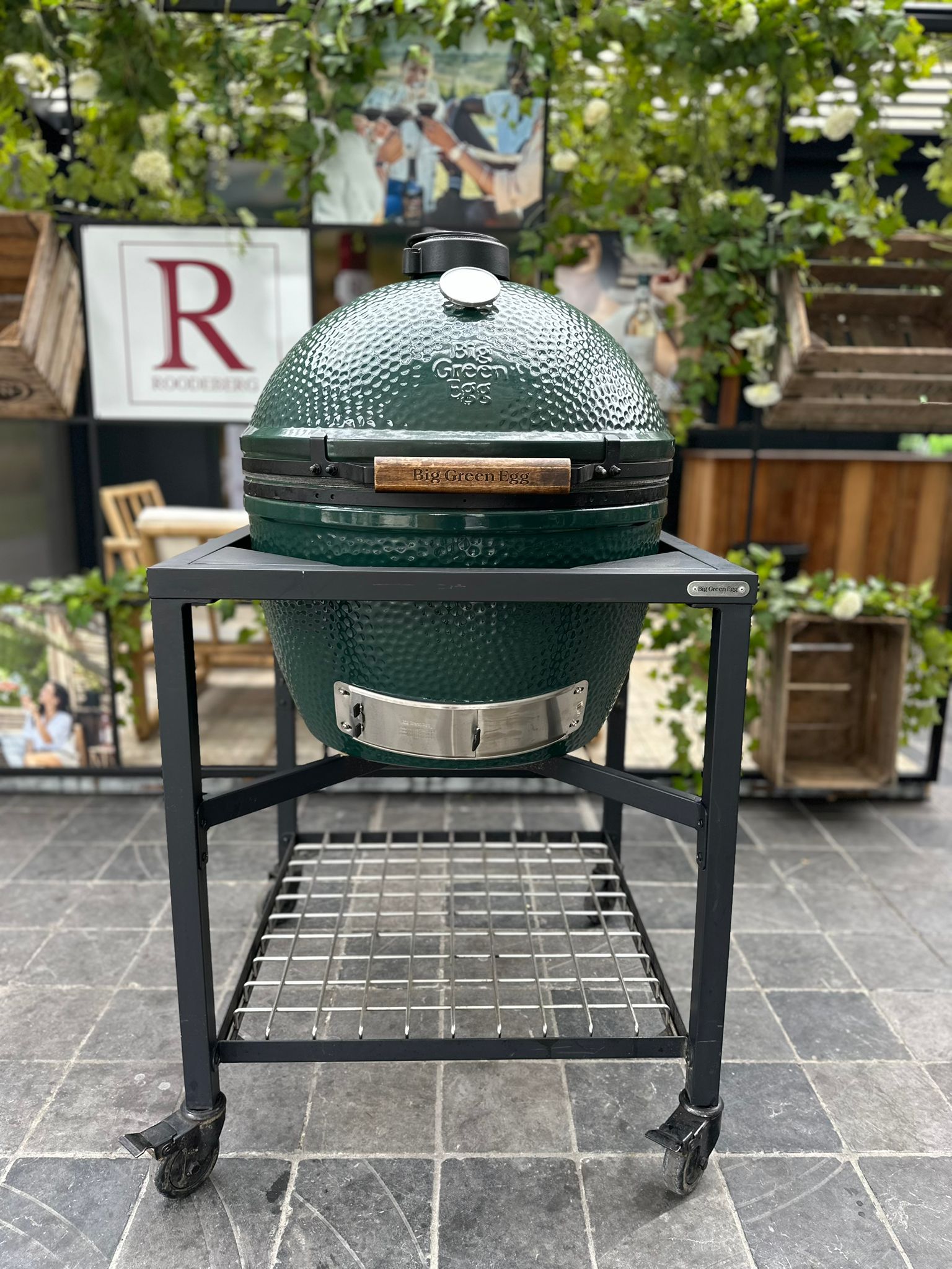 Lot 1: Big Green Egg XLarge + EGG Frame