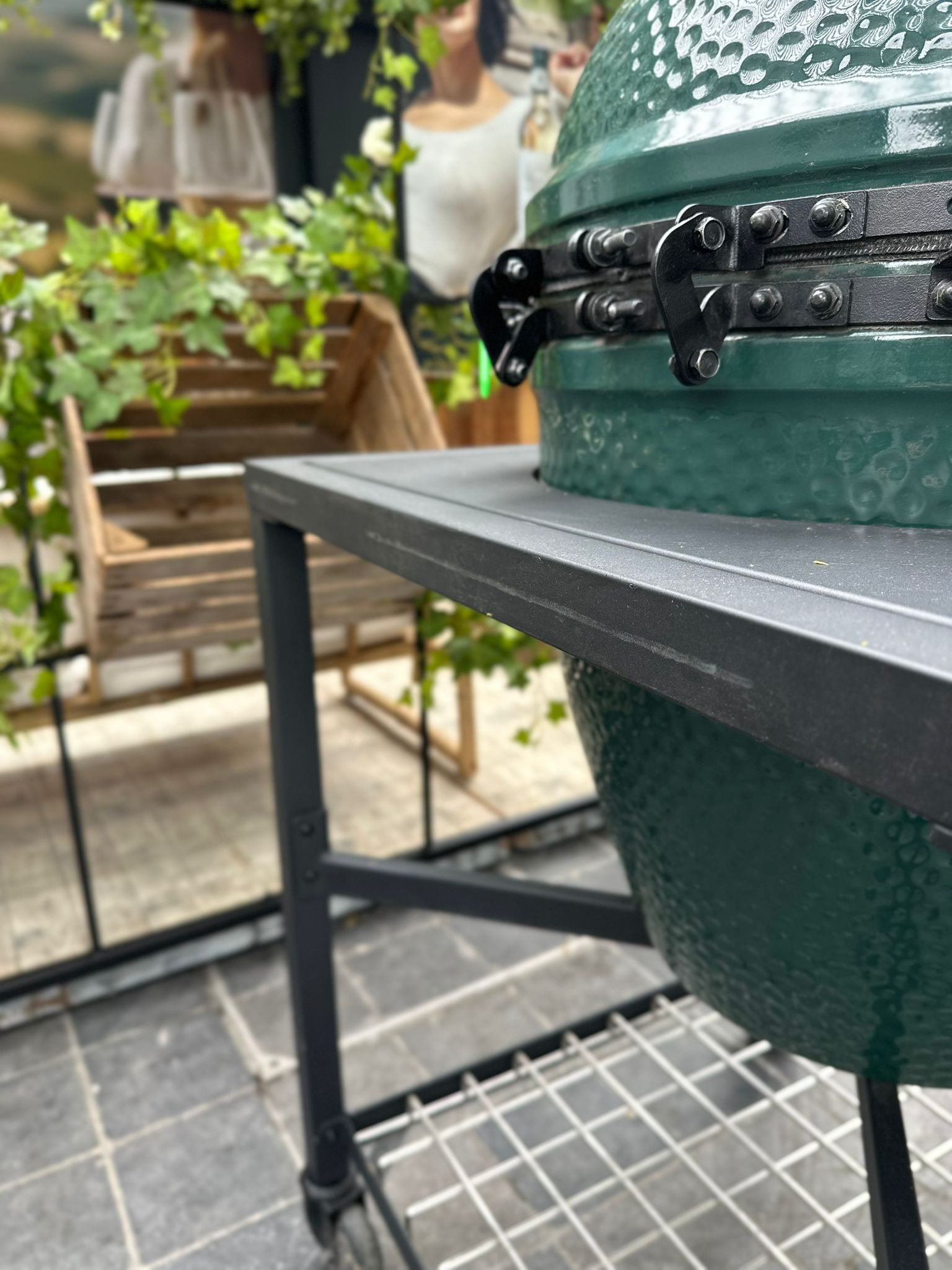 Lot 3: Big Green Egg Large + EGG Frame