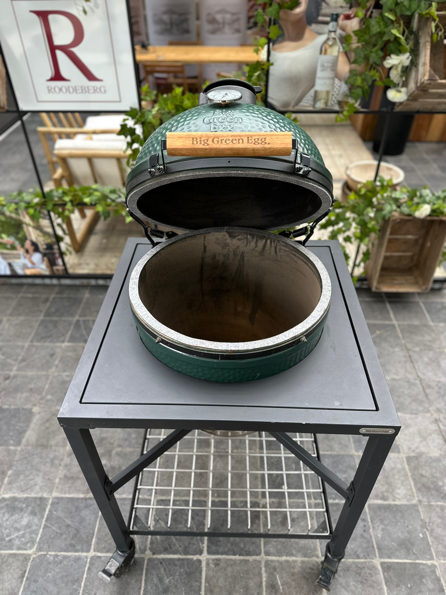 Lot 3: Big Green Egg Large + EGG Frame